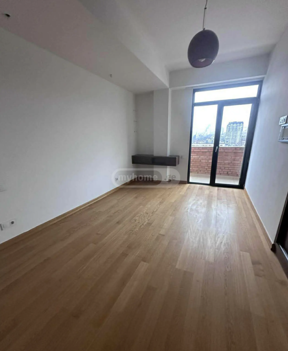 ქირავდება 5 ოთახიანი ბინა საბურთალოზე